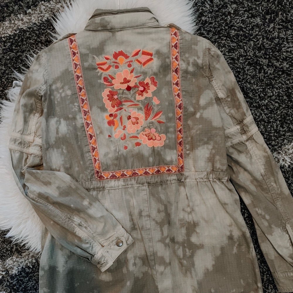 FREE PEOPLE  olive green embroidered floral jacket